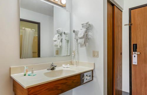 Wisconsin Dells Resort | Polynesian Hotel & Suites