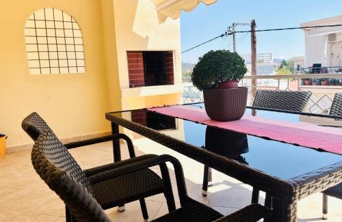 Paralia Ofryniou Apartment | Polyxeni's Summer Escape