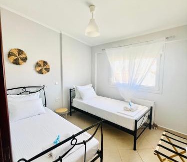 Paralia Ofryniou Apartment | Polyxeni's Summer Escape