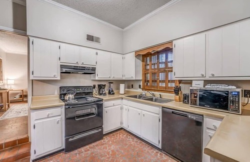 Whitehaven House | Pomona Cottage