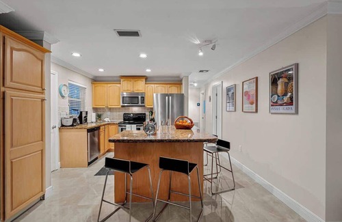 Garden Isles Villa | Pompano Beach Hacienda - 3 Bedroom Waterfront Villa with Private Pool