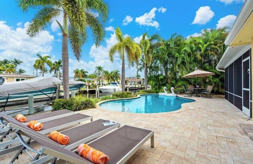 Garden Isles Villa | Pompano Beach Hacienda - 3 Bedroom Waterfront Villa with Private Pool