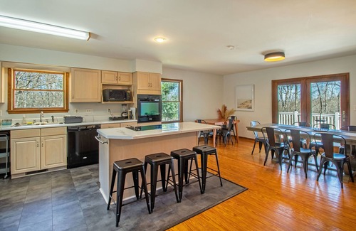 Elkton House | Pond Access, Game Room & Rec passes!