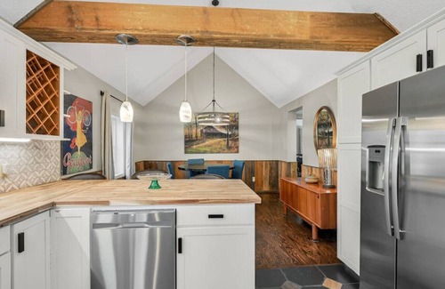 Weaverville House | Pond and Hot Tub and Firepit Retreat