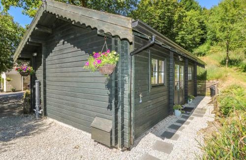 Mabe House | Pond Cabin