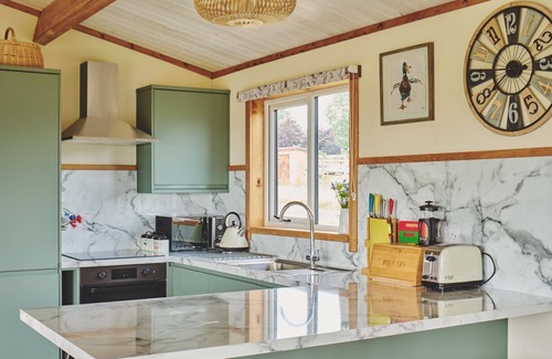 Whitney-on-Wye Cottage | Pond View - a cabin that sleeps 4 guests in 2 bedrooms