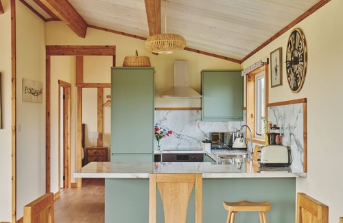 Whitney-on-Wye Cottage | Pond View - a cabin that sleeps 4 guests in 2 bedrooms
