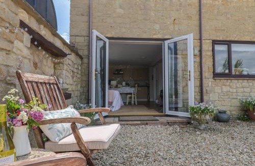 Beaminster Apartment | Pond View at Yeabridge Farm