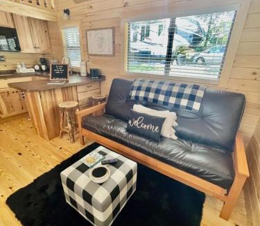 Jonesville House | Pond View Cabin near Ark Encounter with Loft