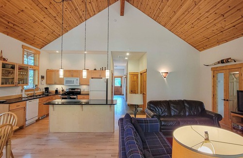 Mazama Cabin | Ponderosa Cabin Summa