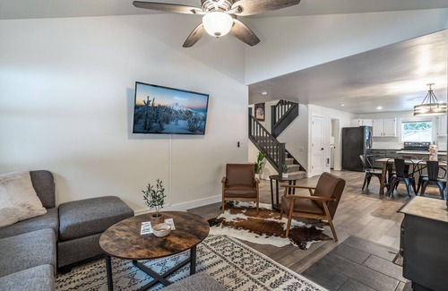 Deschutes River Woods House | Ponderosa Lodge + Bend, OR + Sleeps 10 + Pet Friendly + Large yard + RV parking