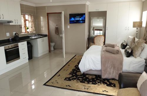 Uitenhage Apartment | Pongola Road Self Catering Accommodation