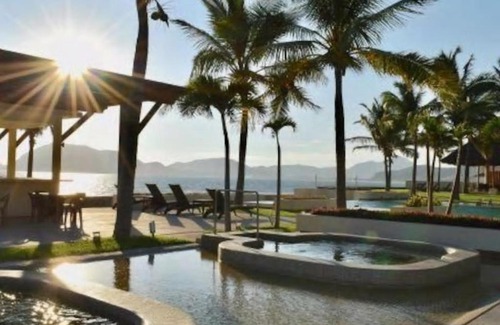 Olas Altas Apartment | Ponto Horizonte Manzanillo. Best place in Manzanillo! Luxury beach front condo, gorgeous views! Best place you can stay!with up to 8 people.