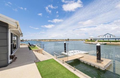 Geographe House | Pontoon Paradise - Waterfront Serenity in Geographe