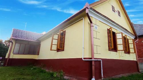 Hosszuvolgy House | Pony Cottage Farmhouse and Minifarm