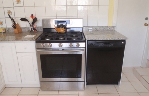 Washington House | Pool 2 King, 1 Queen, 4 twin beds. Check out April & May rates. Sleeps 10