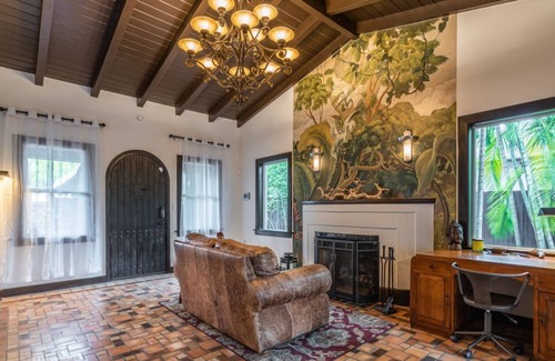 Northeast Miami Villa | Pool/2k SQFT/ Pet friendly/10 ppl