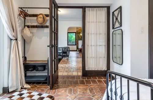 Northeast Miami Villa | Pool/2k SQFT/ Pet friendly/10 ppl