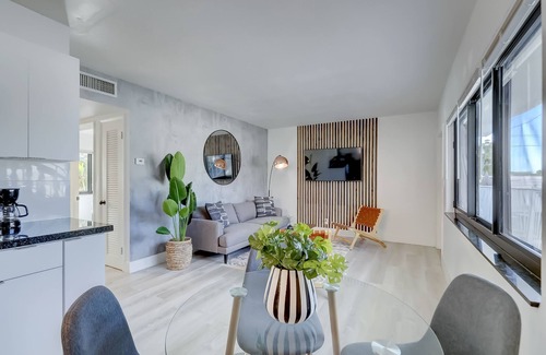 Imperial Point Apartment | Pool|6ppl|2 bedroom|1 mile to beach|Flamingo apt 3