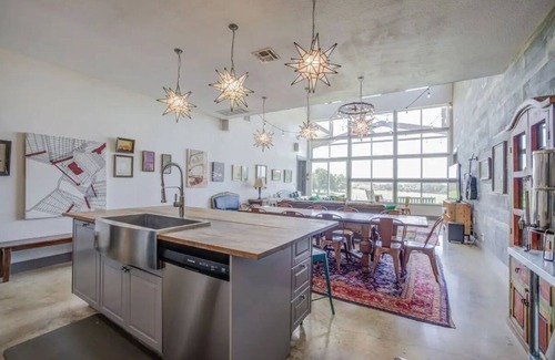 Fredericksburg House | Pool! 8 bdrms/4.5 baths/2 living, close to town and wineries!
