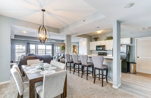 Lakeland Condo | Pool Access at Waterfront Lake Ozarks Rental!