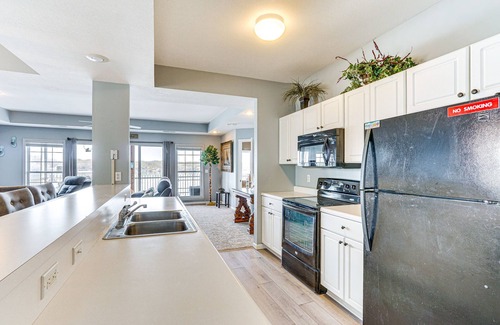 Lakeland Condo | Pool Access at Waterfront Lake Ozarks Rental!
