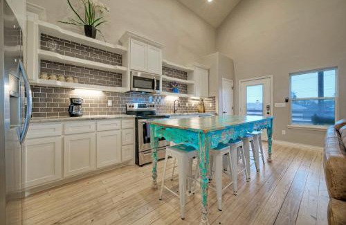 Flour Bluff House | Pool Access Boat Dock Steps to the Gulf The Pintail by AvantStay