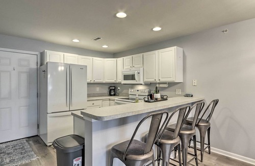 Camdenton Condo | Pool Access & Lake Views: Camdenton Condo