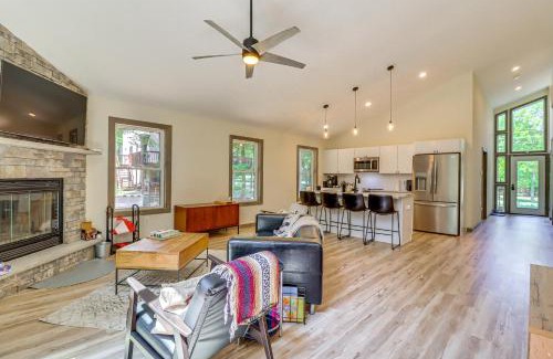 Albrightsville House | Pool and Beach Access Charming Poconos Cabin!
