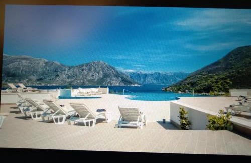 Morinj Apartment | Pool and spa apartment 1BR
