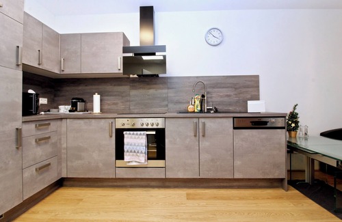 Donaustadt Apartment | Pool - Balcony - Garage - Studio with all Benefitsn