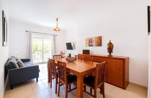 Vale de Parra Apartment | Pool&Beach in Encosta de São José