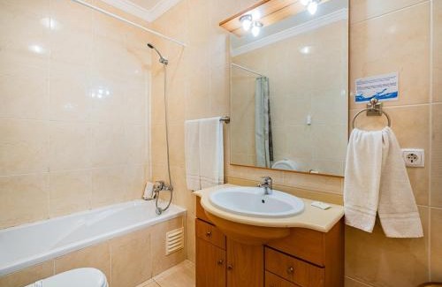 Vale de Parra Apartment | Pool&Beach in Encosta de São José