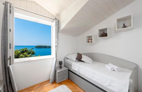 Lozica Apartment | Pool Deck Comfort Apartment