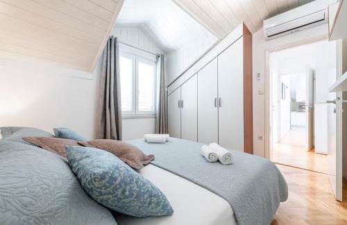Lozica Apartment | Pool Deck Comfort Apartment