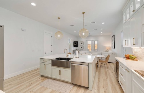 Holiday Beach House | POOL & few minutes walk to beach! 5BR, game room & sundeck at “Knot Stressin"