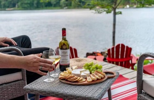 Muskoka Lakes Cottage | Pool|Firepit|Starlink: Waterfront Muskoka Cottage