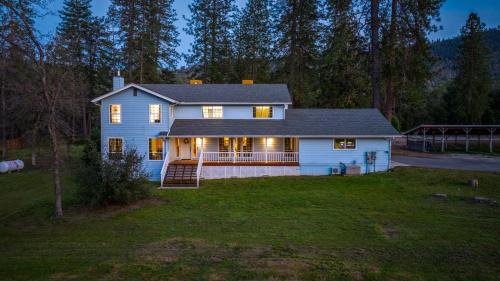 Oakhurst Villa | Pool-GameRoom-HomeTheater-Bar-PlayStructure-FirePit