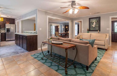 Charleston House | Pool. Great Location. 5 mi to Folly or Downtown