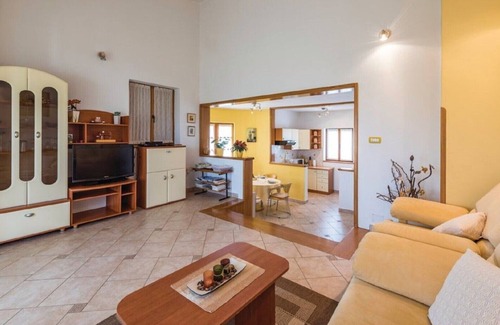 Svetvincenat House | Pool, grill, WiFi, billiards, bicycles, badminton, dishwasher, washing machine