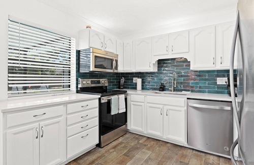 Whitfield House | Pool Home - MiniGolf -Arcade- Near Beaches - Pet Friendly