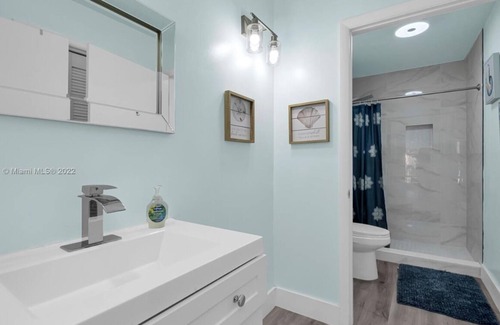 The Roads House | Pool home next to Brickell and Key Biscayne!!!