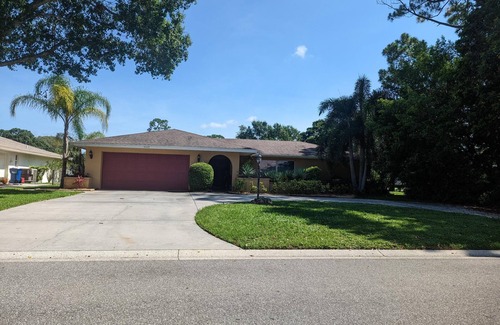 Braden River House | POOL HOME WITH DOG RUN.