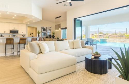 Lake Havasu City House | Pool Home with Lake Havasu views! Hot tub, Game room, King bed, BBQ & Patio