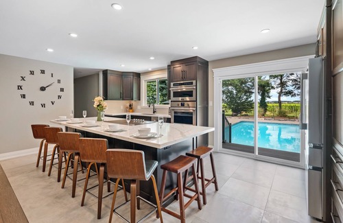 Niagara-on-the-Lake House | Pool Hot Tub Private Vineyard Oasis for 6 in NOTL