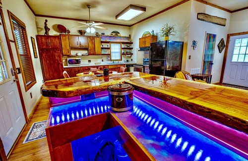 Loxley House | Pool/Hot tub/2 kings/4 adults/guest house/fire pit