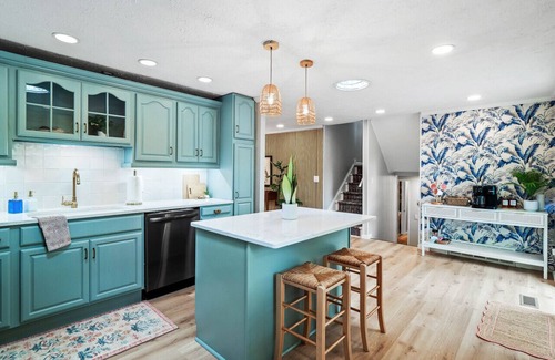 Vermilion Apartment | Pool|Hot Tub|Game Room|Remodeled|Sleeps 10