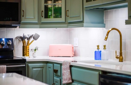 Vermilion Apartment | Pool|Hot Tub|Game Room|Remodeled|Sleeps 10