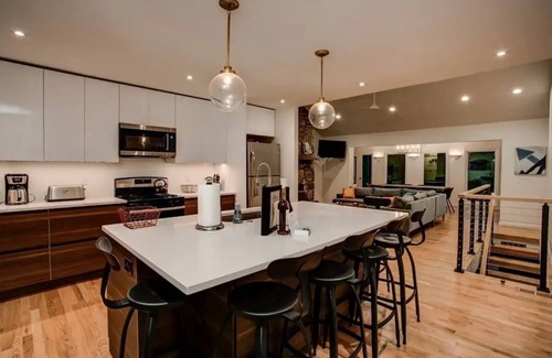 Hendersonville House | Pool 🏊‍♂️ Hot Tub 💦 Game Room 🎯 Family & Pet Friendly 🐾