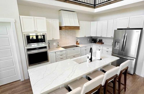 Williamstown House | Pool | Hot Tub | Game Room | Fire Pit | Playground